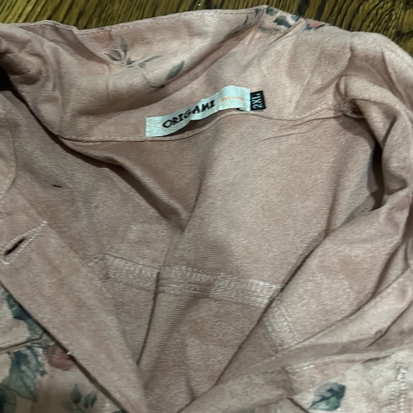 Origami cutout bottom blouse - 2XL - Picture 2 of 5